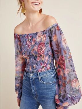🌸 Anthropologie Lavender Floral Off-Shoulder Smocked Blouse stunning.